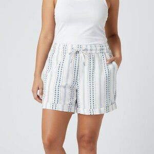Style & Co Women short mid rise track short,  winter white.